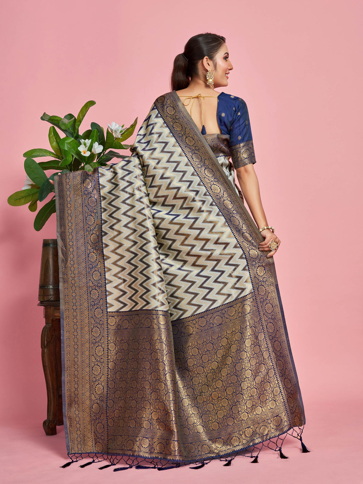 Mimosa Women's Woven Design Kanjivaram Art Silk Saree With Blouse Piece : SA00001280GYFREE