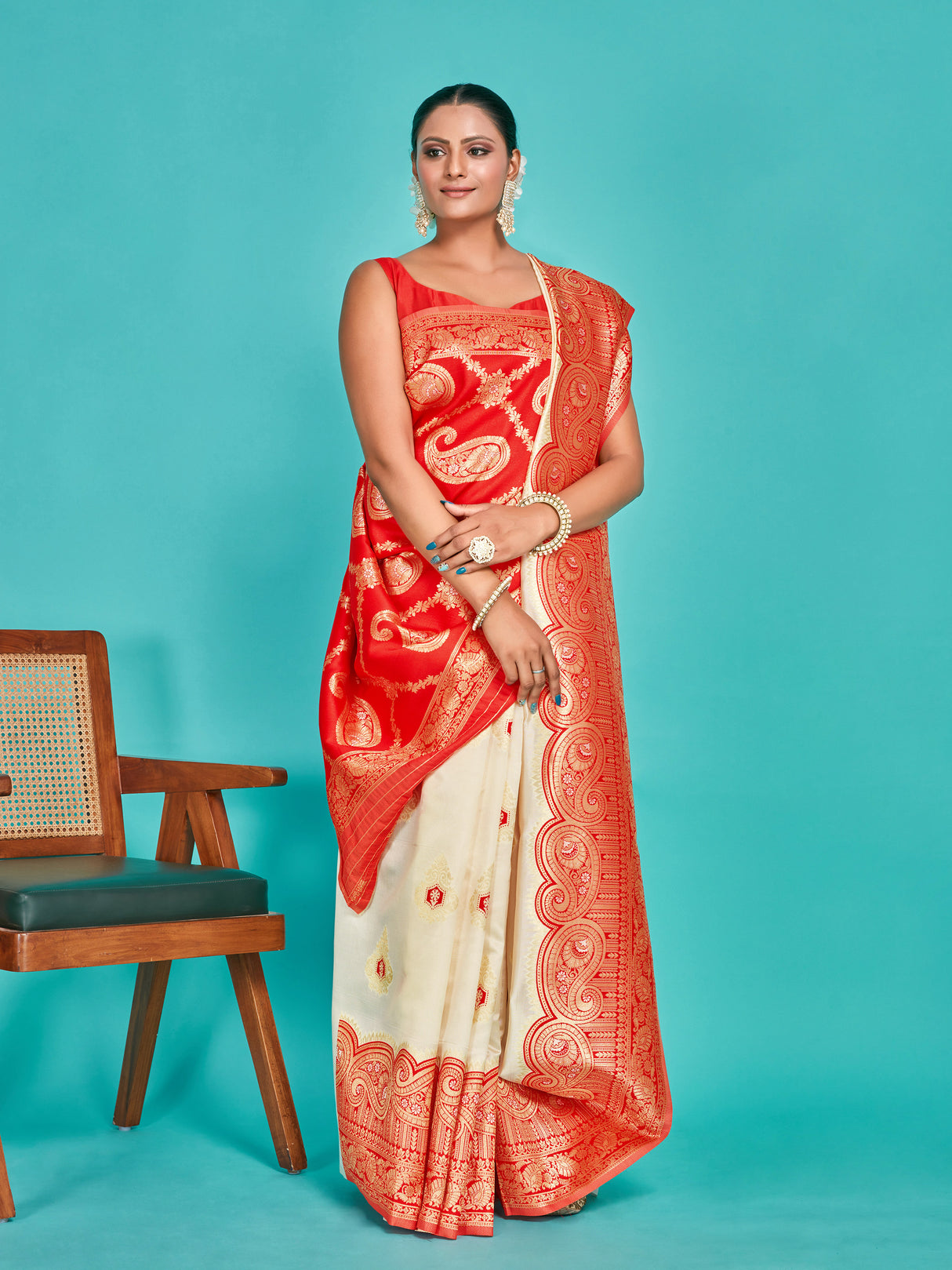 Mimosa Women's Woven Design Kanjivaram Art Silk Saree With Blouse Piece : SA00001338WHFREE