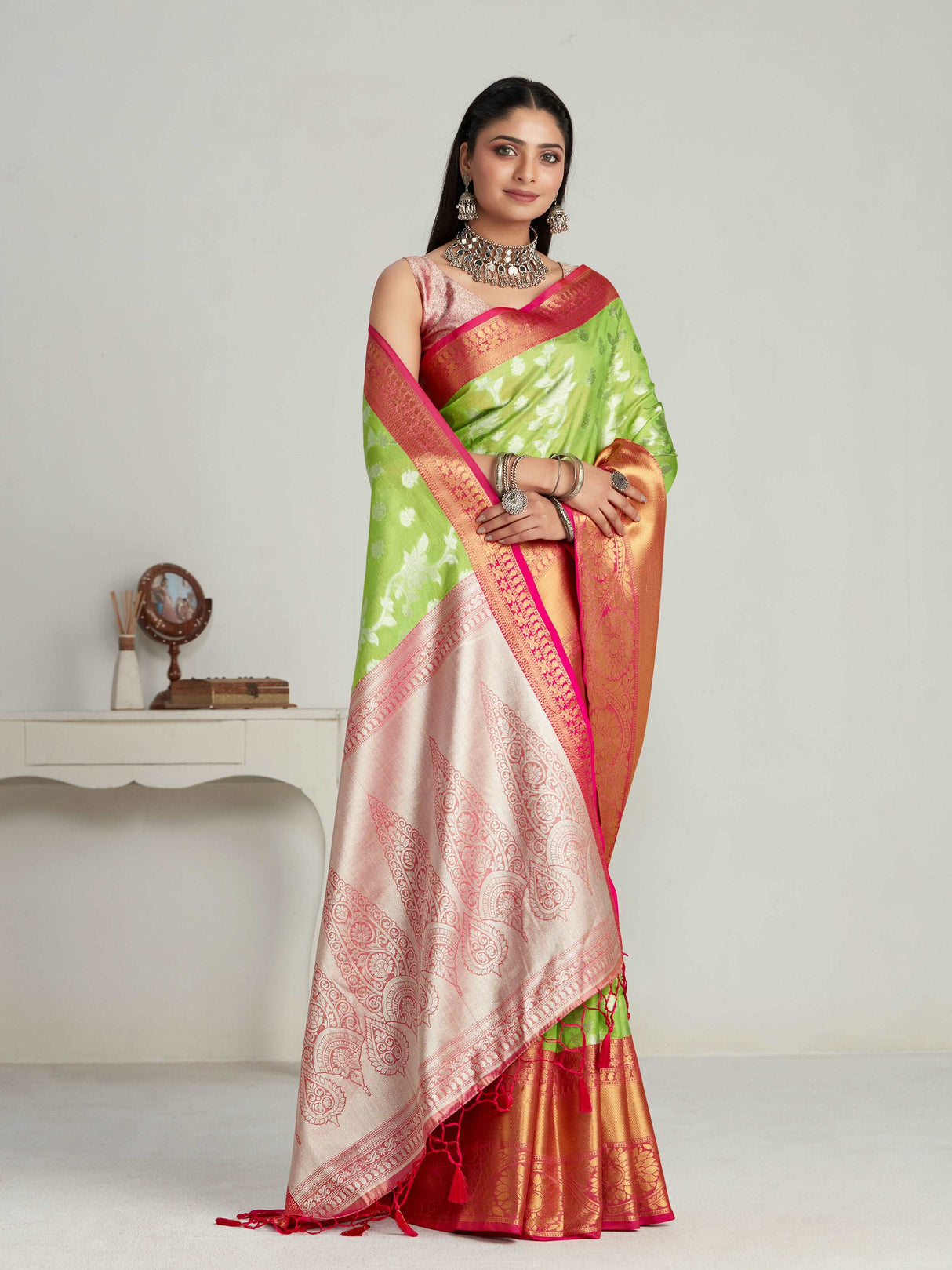 Mimosa Women's Woven Design Kanjivaram Art Silk Saree With Blouse Piece : SA0000463LR