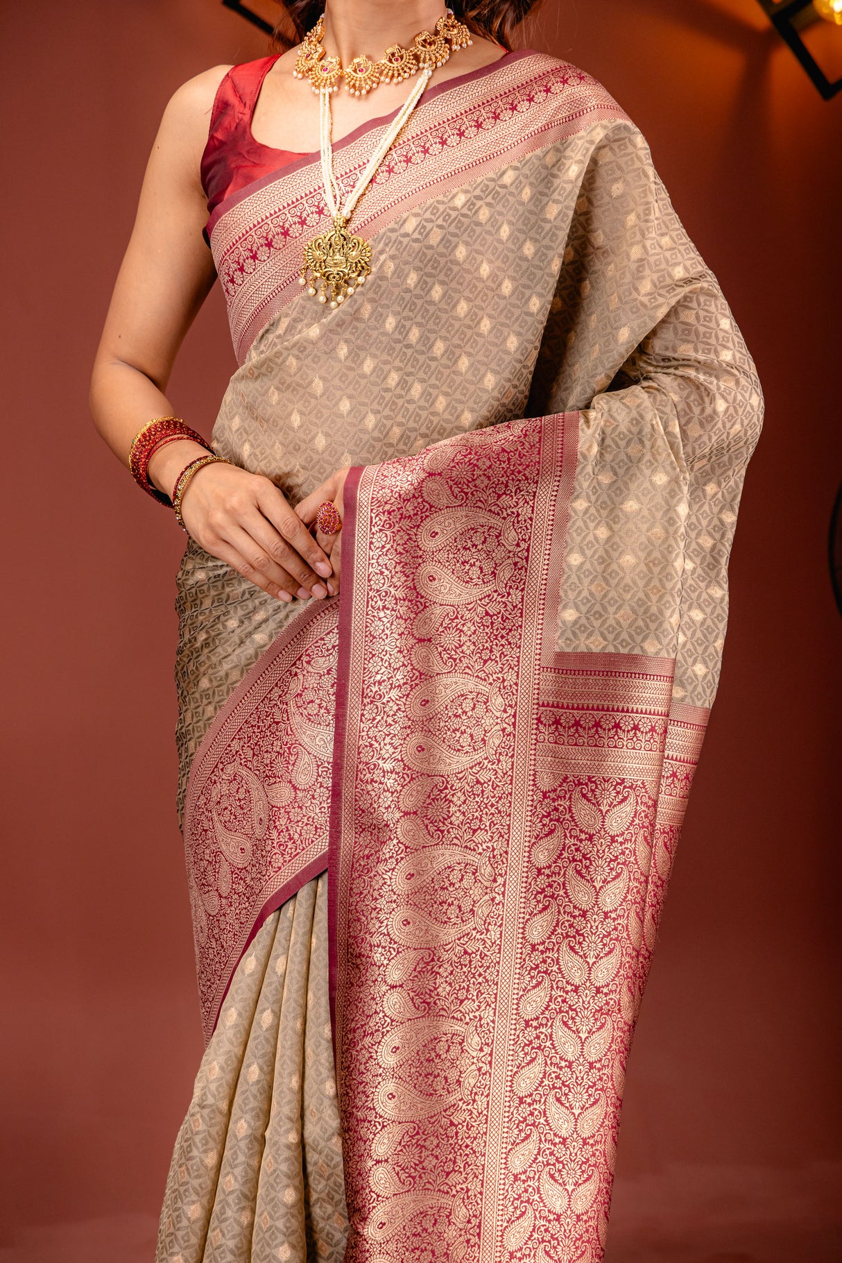 Mimosa Women's Woven Design Kanjivaram Style Art Silk Saree With Blouse Piece : SA00001612CKFREE