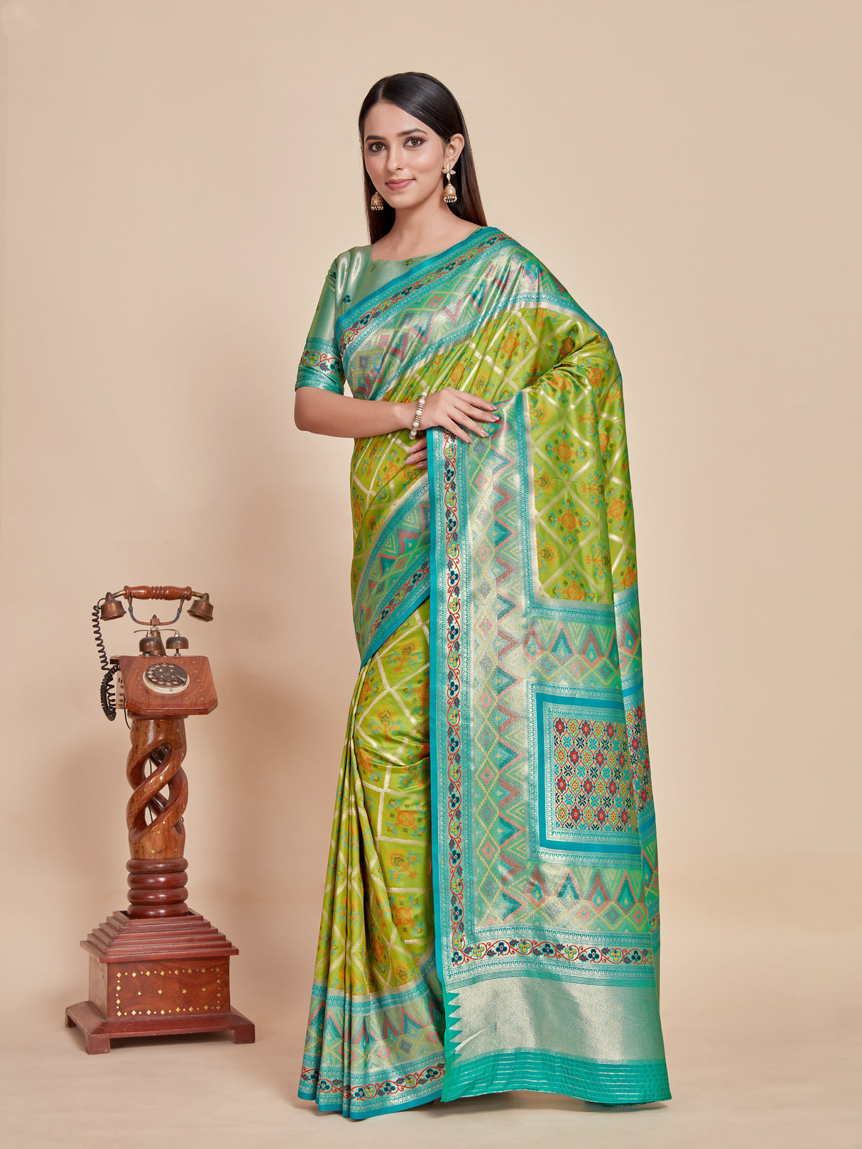 Mimosa Women's Woven Design Patola Style Art Silk Saree With Blouse Piece : SA00001378PGFREE